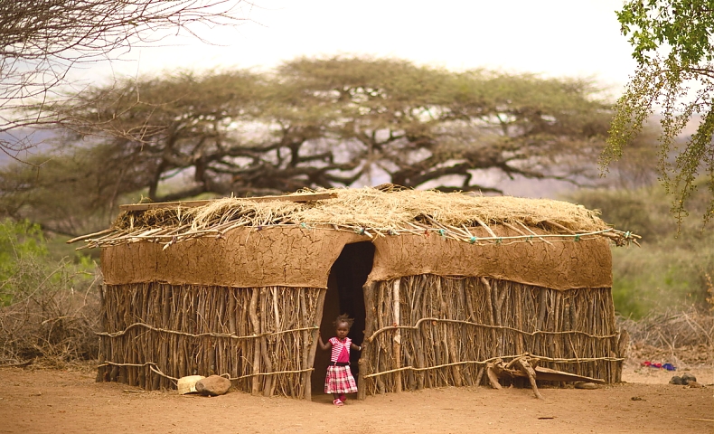 Maasai_Boma_Visits_04_790_480shar-50brig-20_c1_c_t