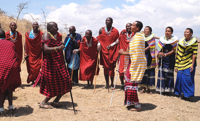 Osiligilai_Maasai_Lodge_the_Dance_10_790_480shar-50brig-20_c1_c_t